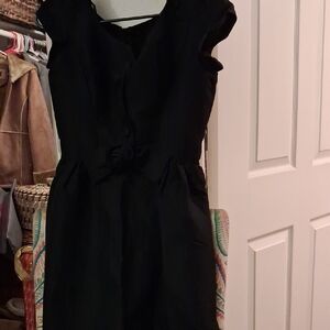Elegant Black Midi Dress with Cap Sleeves